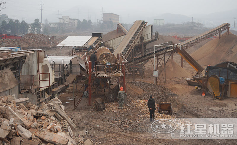 河南郑州移动式建筑垃圾粉碎现场
